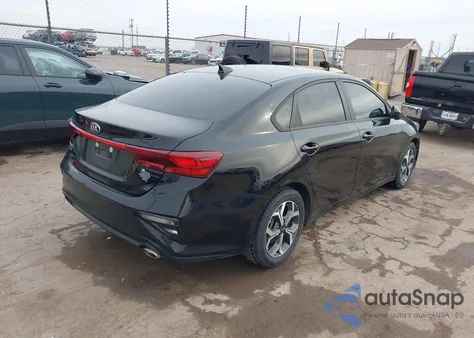 2021 Kia Forte Lxs z USA, uszkodzony, nr VIN 3KPF24AD9ME332755